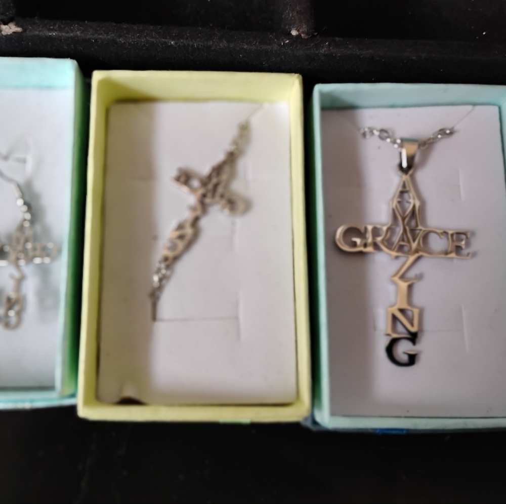 NICE 3 PIECE JEWELRY SET AMAZING GRACE